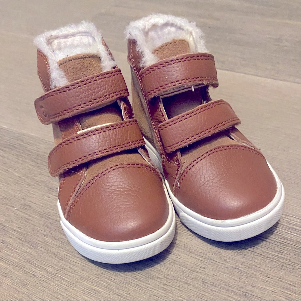 Ugg Rennon High Top Sneaker Toddler Size 6